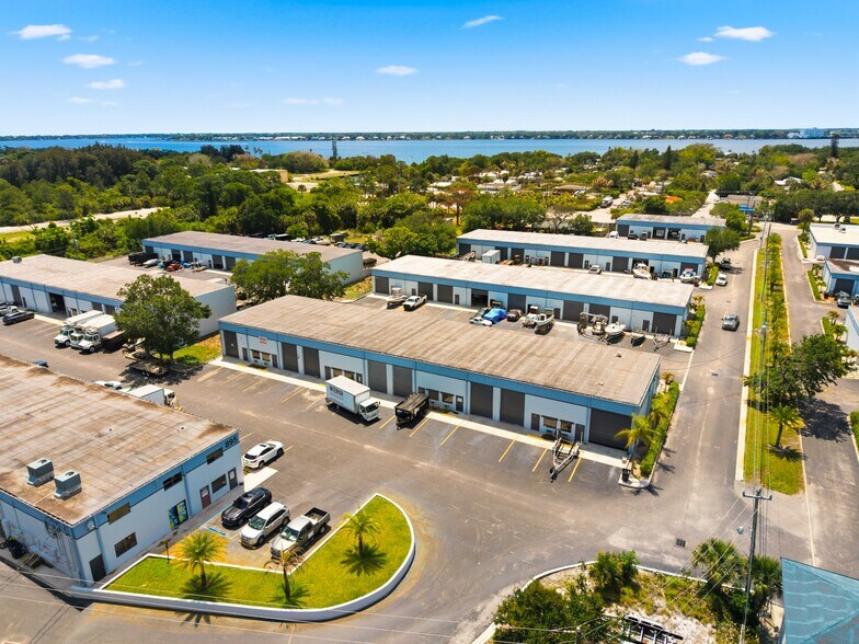 More Photos Of 895 NE Dixie Hwy, Jensen Beach Unknown For Lease