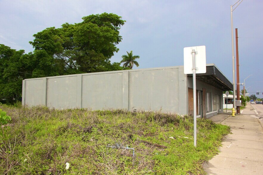 More Photos Of , North Fort Myers General Retail For Sale