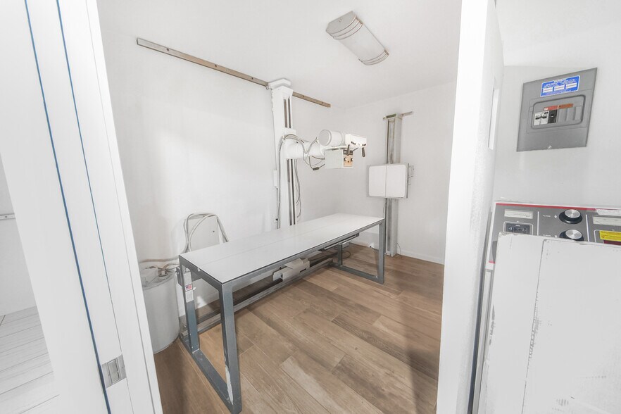 More Photos Of 7030 Bretshire Dr, Houston Medical For Sale