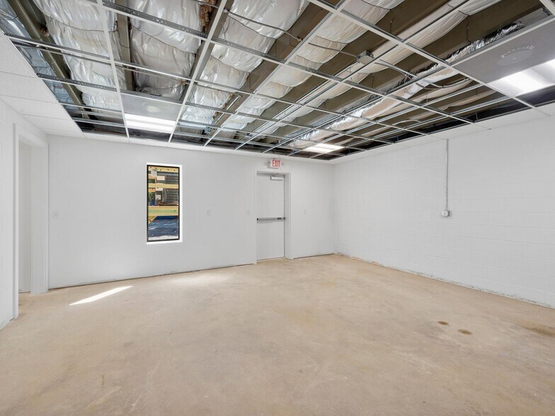 More Photos Of 93 Thompson St, Asheville Manufacturing For Lease