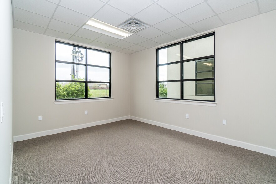 More Photos Of 8118 Fry Rd, Cypress Medical For Lease
