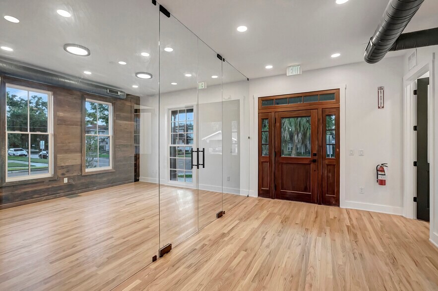 More Photos Of 2111 Cleveland St, Tampa Office For Sale