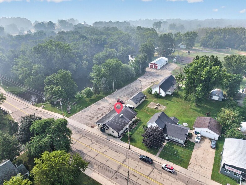 More Photos Of 133 E Main St, Embarrass Specialty For Sale