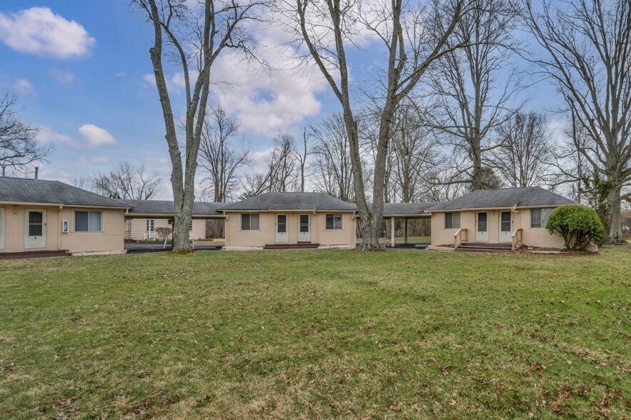 More Photos Of 44077 Oberlin Elyria Rd, Oberlin Hotel For Sale