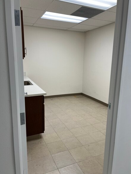 More Photos Of 2346 E Thousand Oaks Blvd, Thousand Oaks Unknown For Lease