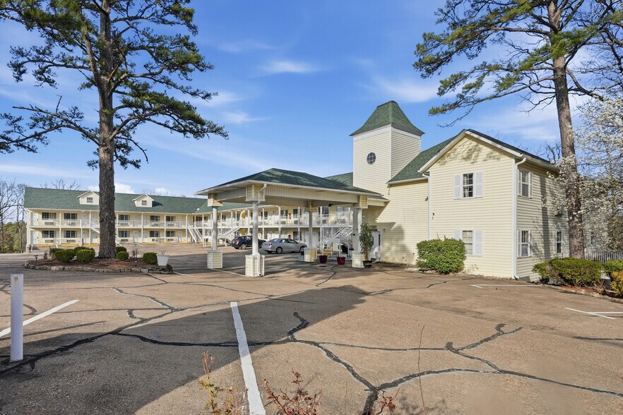 More Photos Of 3169 E Van Buren, Eureka Springs Hotel For Sale