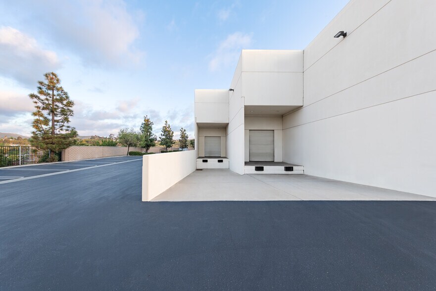 More Photos Of 3280 Corporate View, Vista Manufacturing For Sale