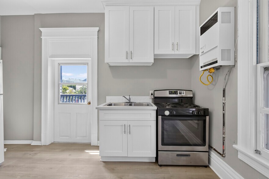 More Photos Of 1978 Bonsallo Ave, Los Angeles Apartments For Sale