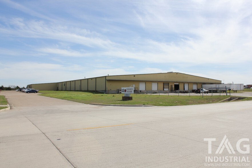 More Photos Of 1520 E Wintergreen Rd, Hutchins Industrial For Sale