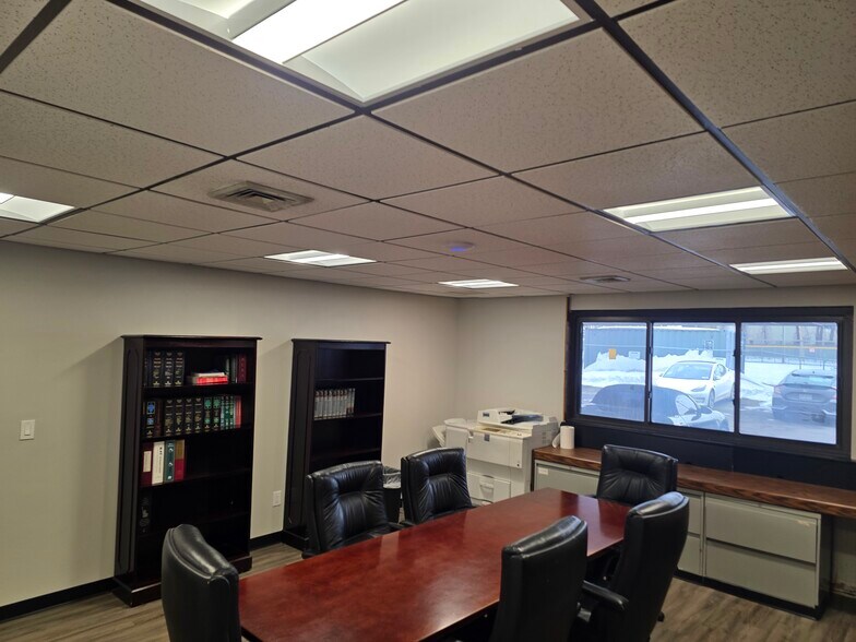 More Photos Of 98 Willis Ave, Mineola Office For Lease