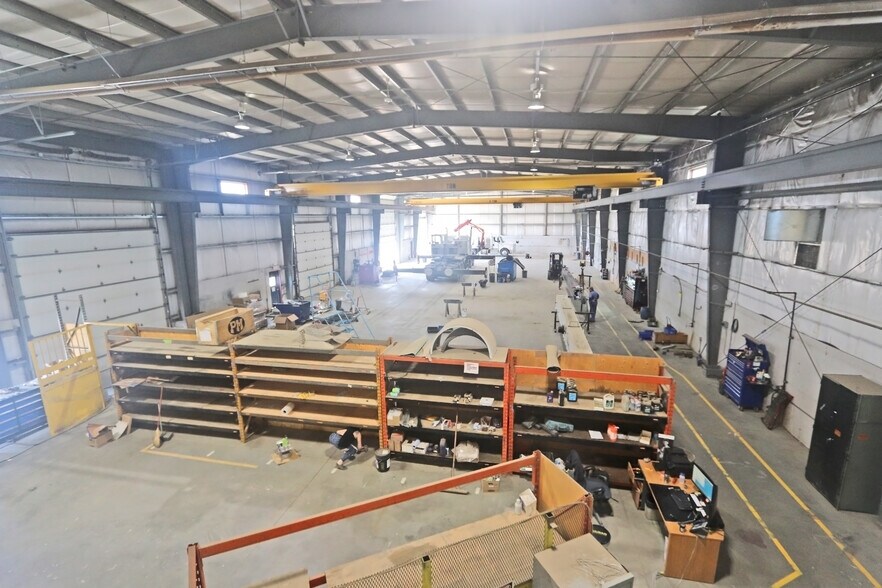 More Photos Of 9605 48th St SE, Calgary Service For Lease