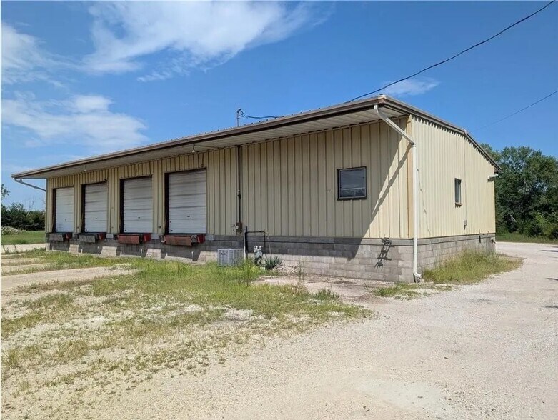 More Photos Of 501 Main, Gas Specialty For Sale