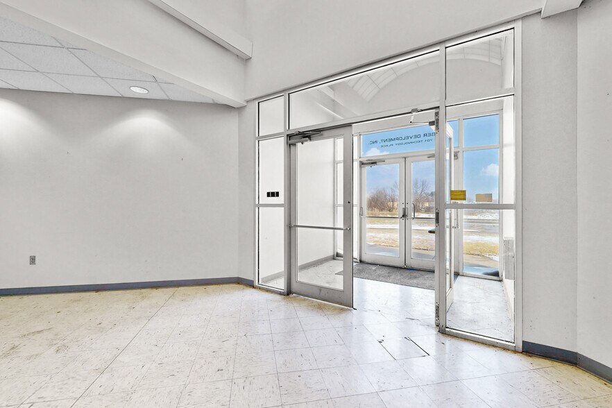 More Photos Of 701 Technology Pl, Waverly Manufacturing For Lease