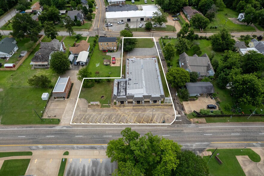 More Photos Of 1000 N Church St, Palestine Medical For Sale