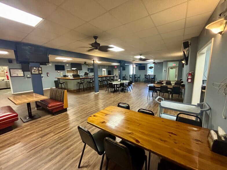 More Photos Of 106 E 4th St, Washington Restaurant For Sale