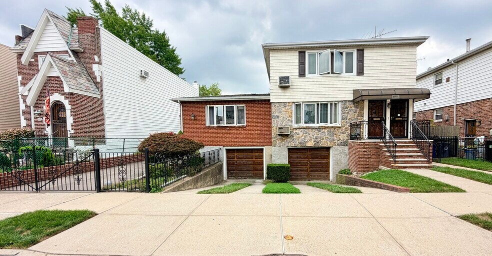 Primary Photo Of 8916 Doran Ave, Glendale Apartments For Sale