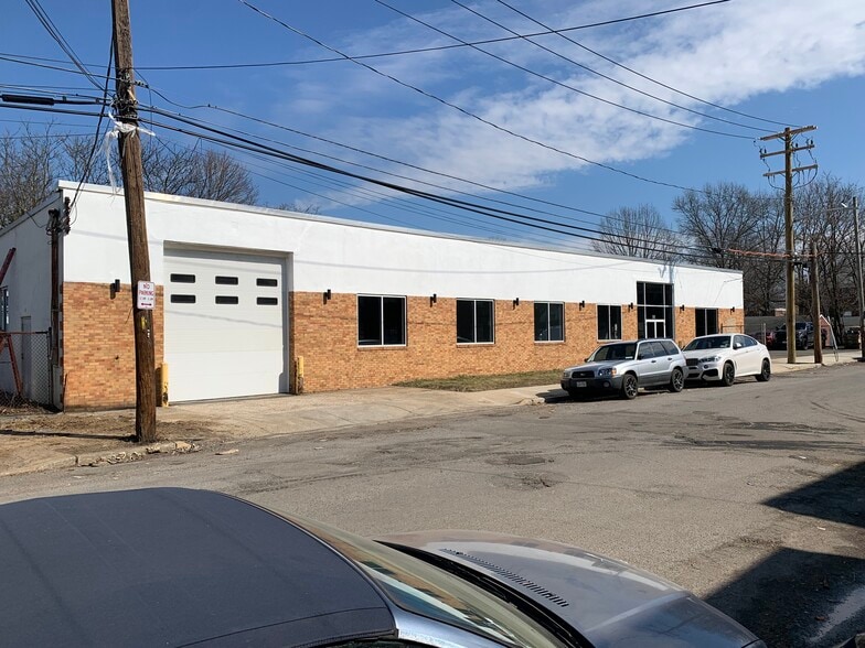 Primary Photo Of 50 Roselle St, Mineola Warehouse For Lease