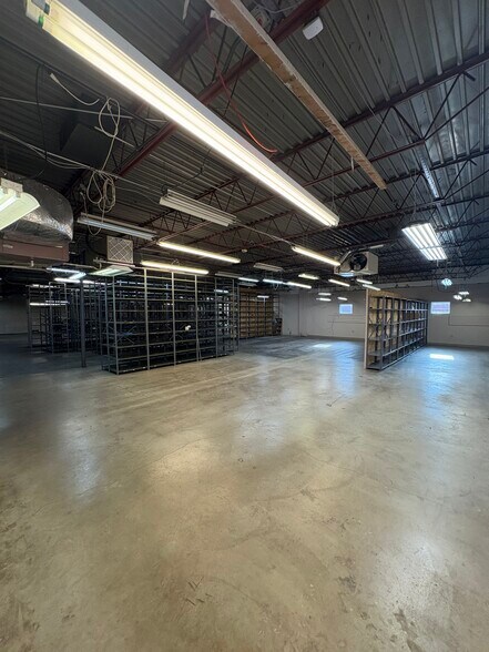 More Photos Of 1927 N Capitol Ave, Indianapolis Flex For Sale