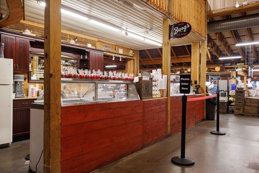 More Photos Of 63 Talona Spur Rd, Ellijay Freestanding For Sale