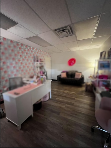 More Photos Of 2205 N Hollywood Way, Burbank Service For Sale