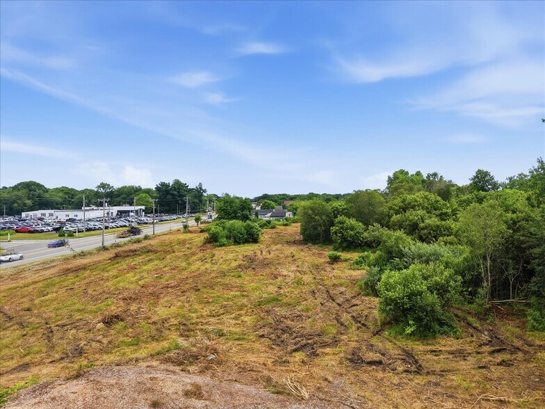 More Photos Of 16 Stonington Rd, Mystic Storefront For Sale