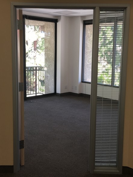 More Photos Of 468 Pennsfield Pl, Thousand Oaks Office For Sale