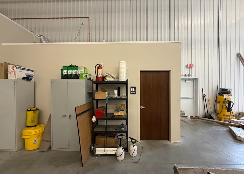 More Photos Of 1008 Wylie Dr, Bloomington Industrial For Sale