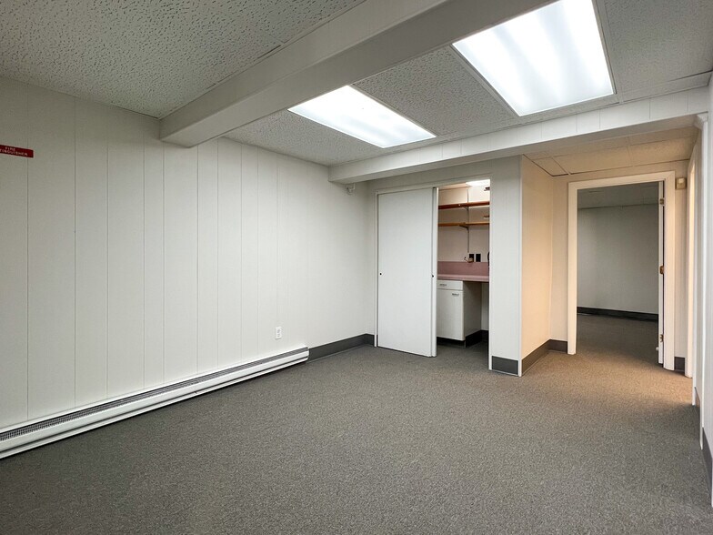 More Photos Of 265 Winn St, Burlington Office Residential For Lease