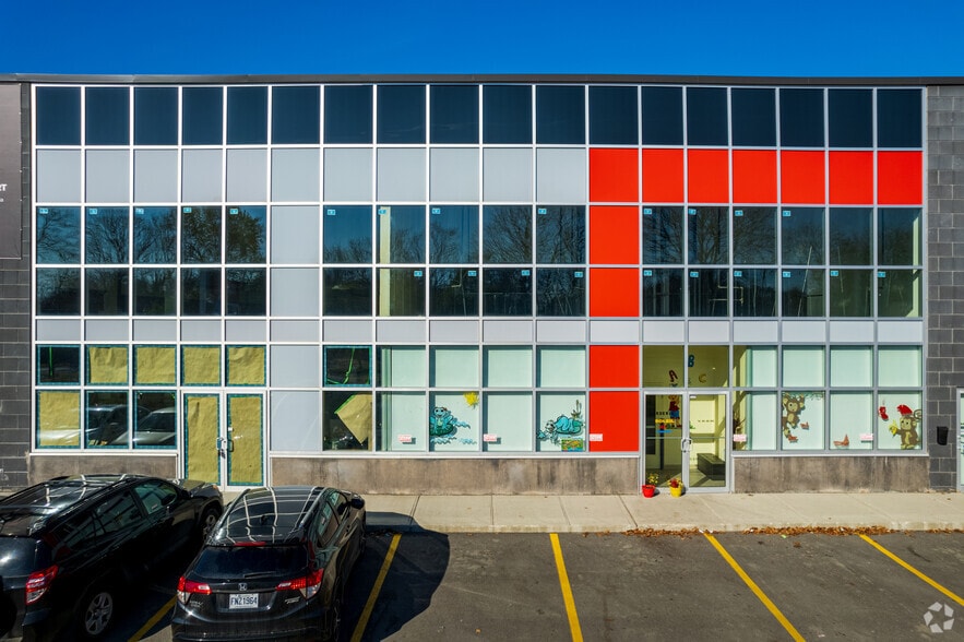 More Photos Of 2475 Bd St Martin Est Laval Quebec, Laval Office For Sale