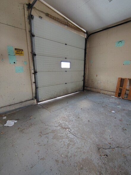 More Photos Of 18-22 Masse Pl, Batavia Warehouse For Lease