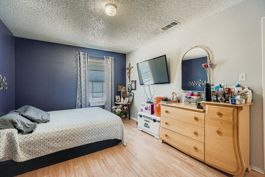 More Photos Of 5803 Cougar Dr, Austin Apartments For Sale