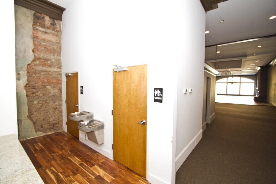 More Photos Of 1537 Main St, Columbia Storefront Retail Office For Lease