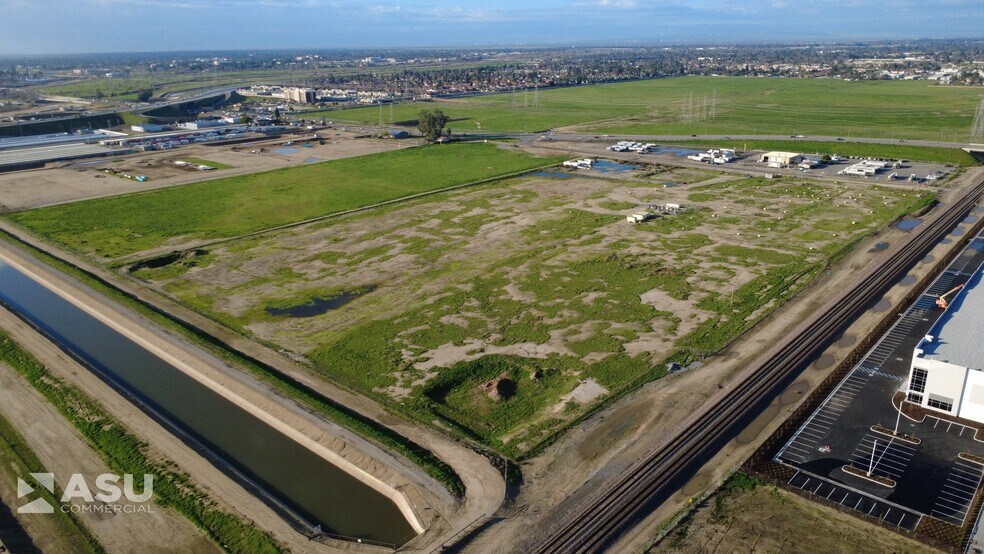 More Photos Of 1614 Coffee Rd, Bakersfield Land For Sale
