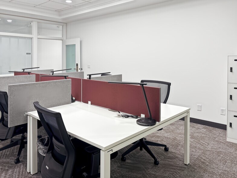 More Photos Of 1601 West Lakes Pky, West Des Moines Coworking Space