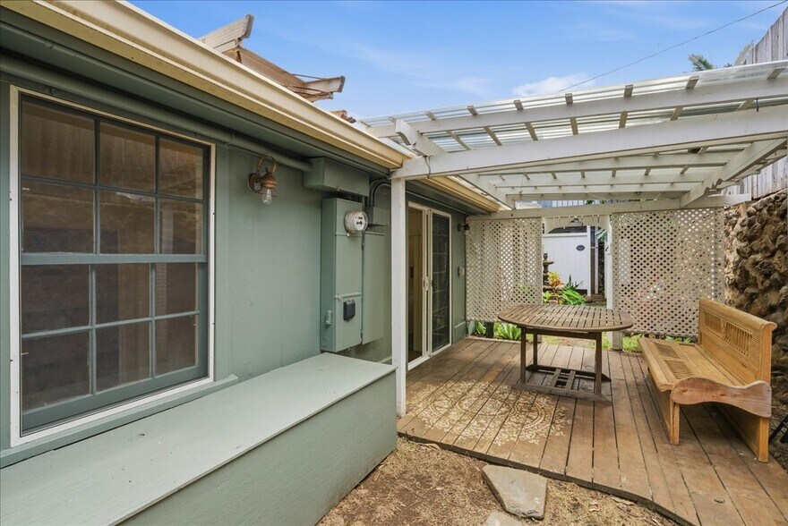 More Photos Of 145 N Market St, Wailuku Storefront Retail Residential For Lease