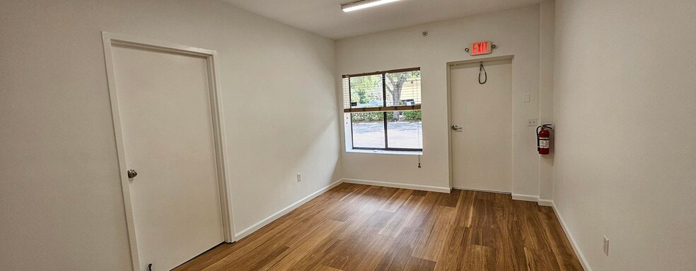 More Photos Of 3811 Enterprise Ave, Naples Warehouse For Lease