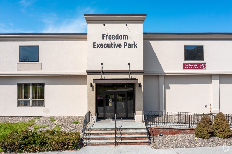 More Photos Of 488 Freedom Plains Rd, Poughkeepsie Medical For Lease