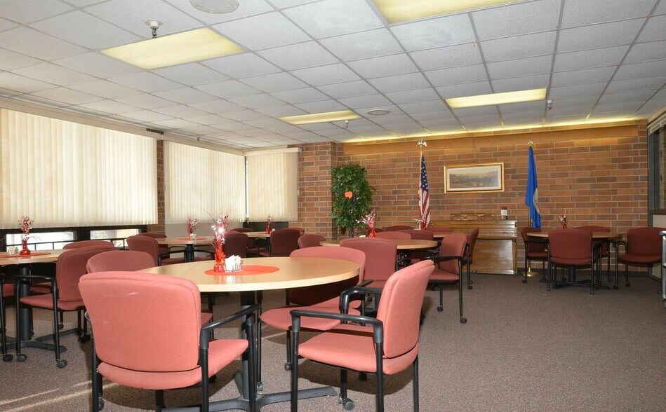 More Photos Of 208 2nd St NW, East Grand Forks Apartments For Sale