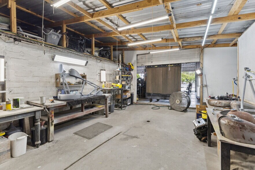 More Photos Of 446 E Highland Blvd, San Antonio Auto Repair For Sale