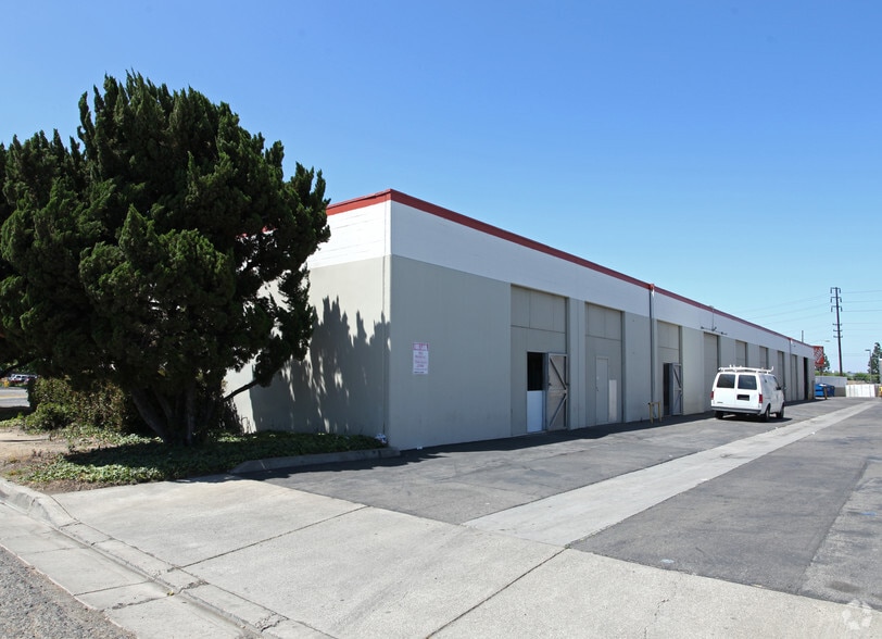 More Photos Of 801-833 W Crowther Ave, Placentia Light Manufacturing For Lease