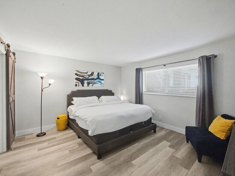 More Photos Of 112 Claremont Ln, Palm Beach Shores Apartments For Sale