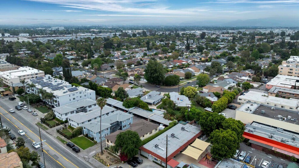 More Photos Of 7224 Hazeltine Ave, Van Nuys Apartments For Sale
