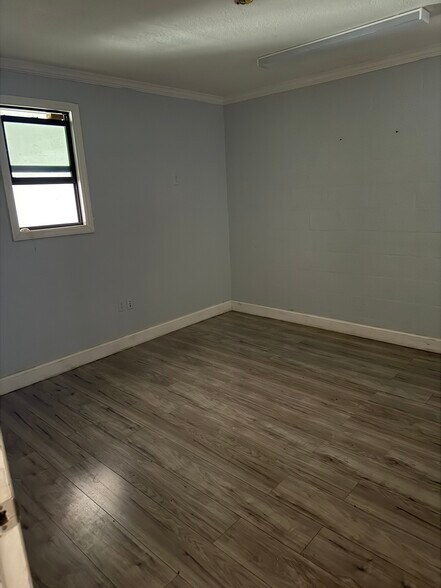 More Photos Of 18290 Paulson Dr, Port Charlotte Warehouse For Lease