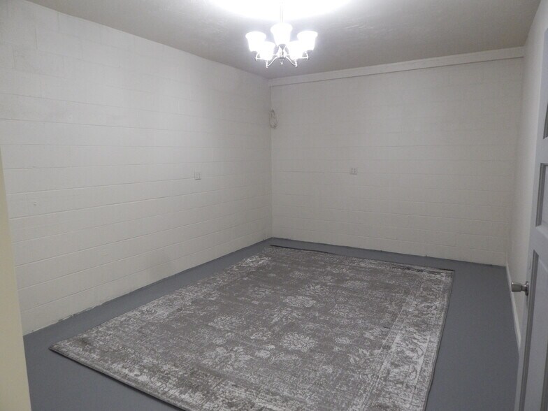 More Photos Of 728 SE Rice Ave, Roseburg Freestanding For Lease