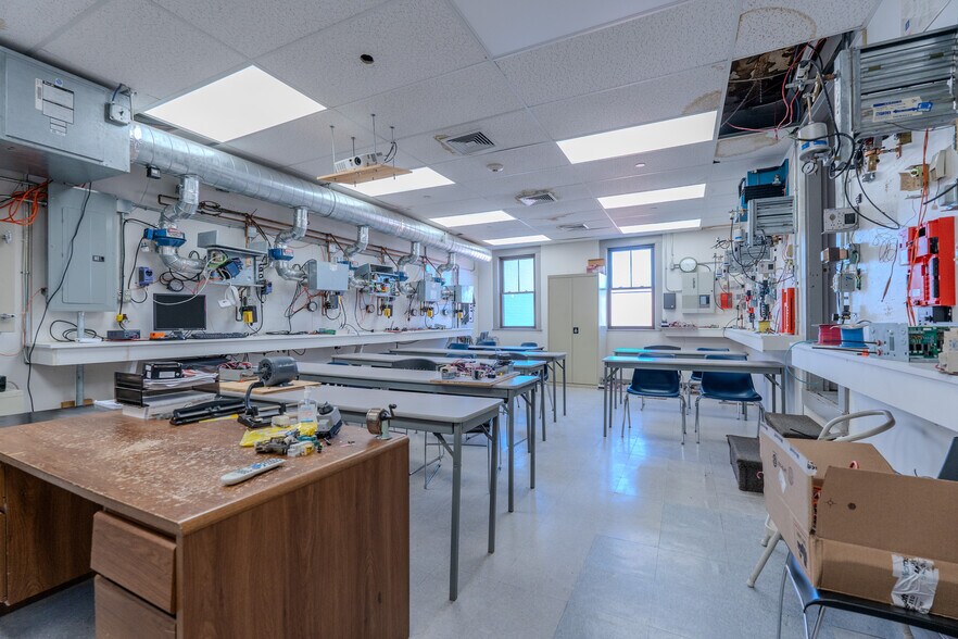 More Photos Of 23-25 Montvale Ave, Woburn Storefront Retail Office For Sale