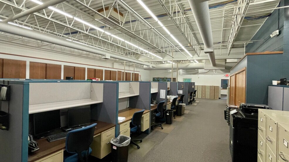 More Photos Of 6400 S Industrial Loop, Greendale Light Manufacturing For Sale