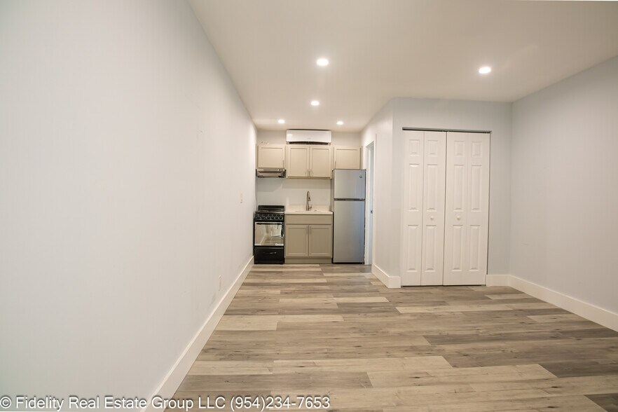 More Photos Of 2432 Sherman St, Hollywood Apartments For Sale