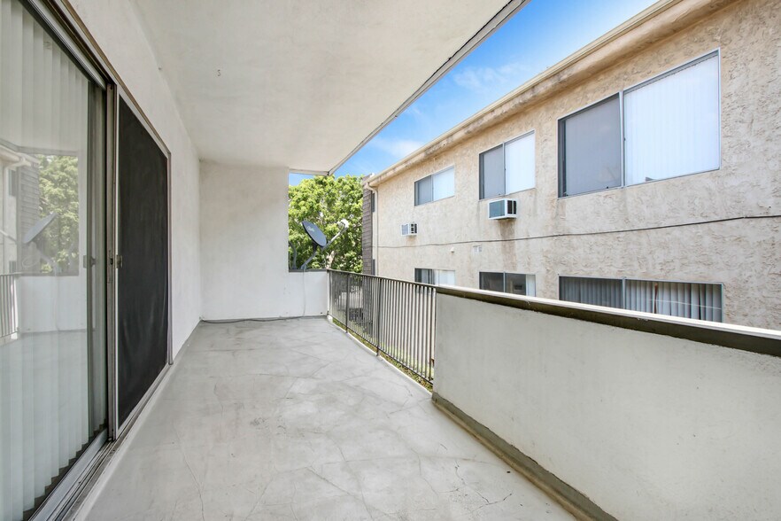 More Photos Of 3625 Mentone Ave, Los Angeles Apartments For Sale