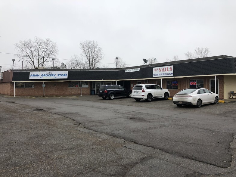 Primary Photo Of 3705-3717 W Jolly Rd, Lansing Storefront For Sale