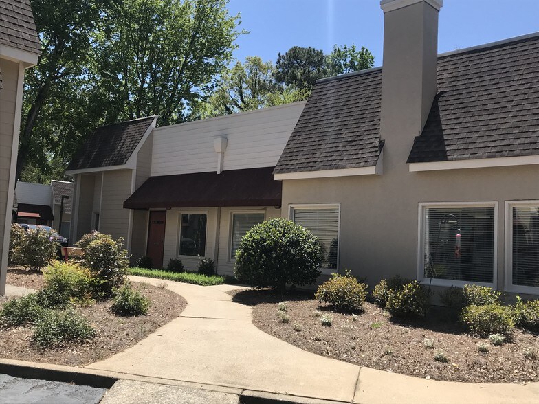 More Photos Of 1000 Johnson Ferry Rd, Marietta Unknown For Lease